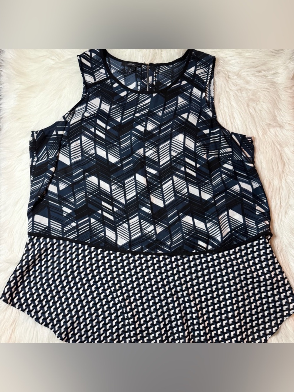 Alfani Sleevless Geometric Black White Navy Blouse